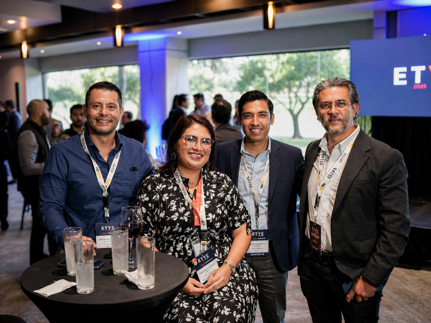 Asistentes durante networking ejecutivo